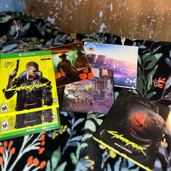 CyberPunk 2077 Xbox One Game. Hardly used. Missing map and stickers. - Picture 2 of 5